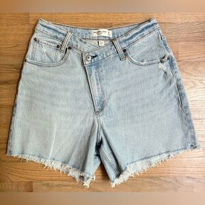 Abercrombie and Fitch The dad fit high rise curvy love size 28.